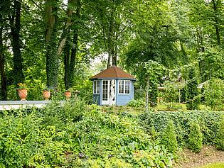 Teehaus im idyllischen Grünen